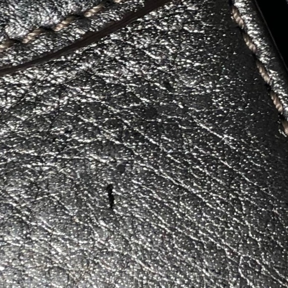 B. Makowsky (flaw) Crossbody Purse Metalli… - Picture 3 of 8